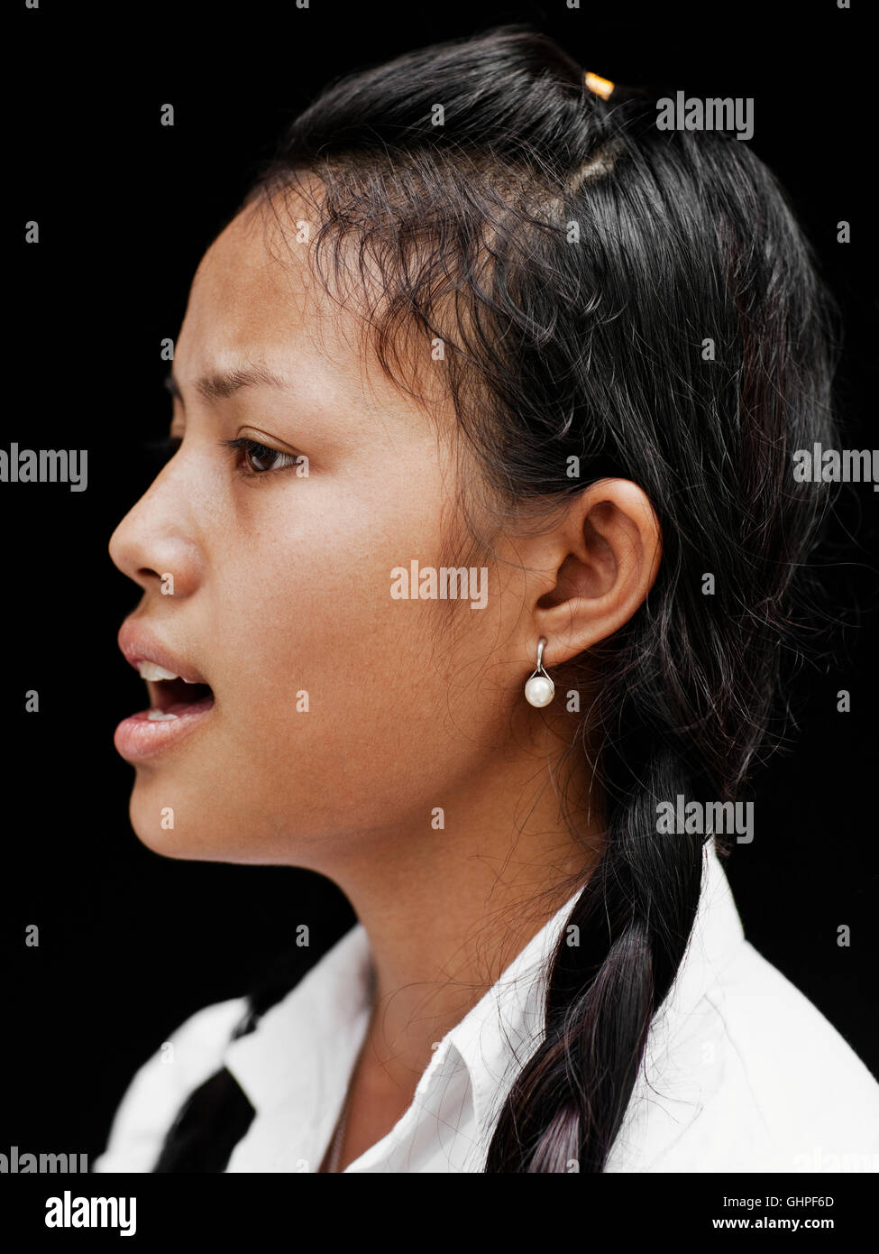 Porträt der Smot Sängerin Srey Pov. Srey ist Student und Performerin mit Kambodscha Living Arts in Phnom Pehn, Kambodscha. Stockfoto