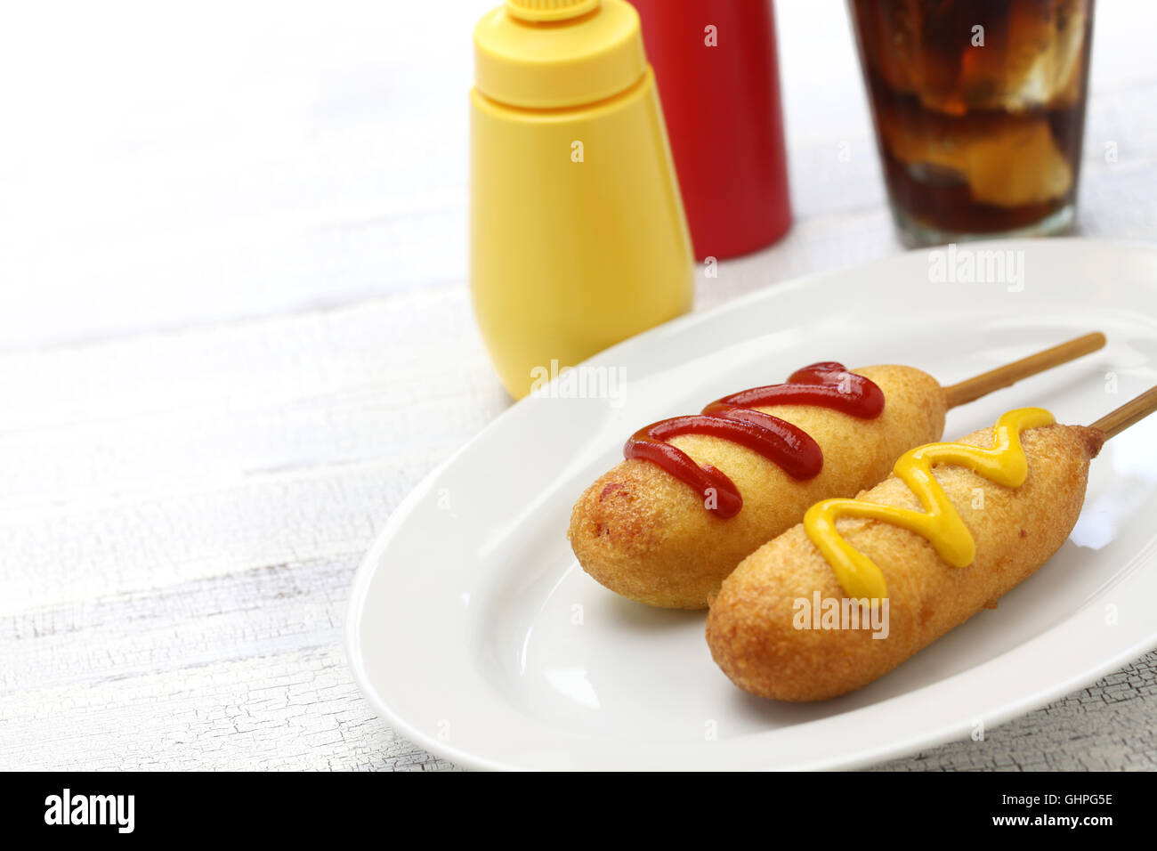hausgemachte Corndogs und cola Stockfoto