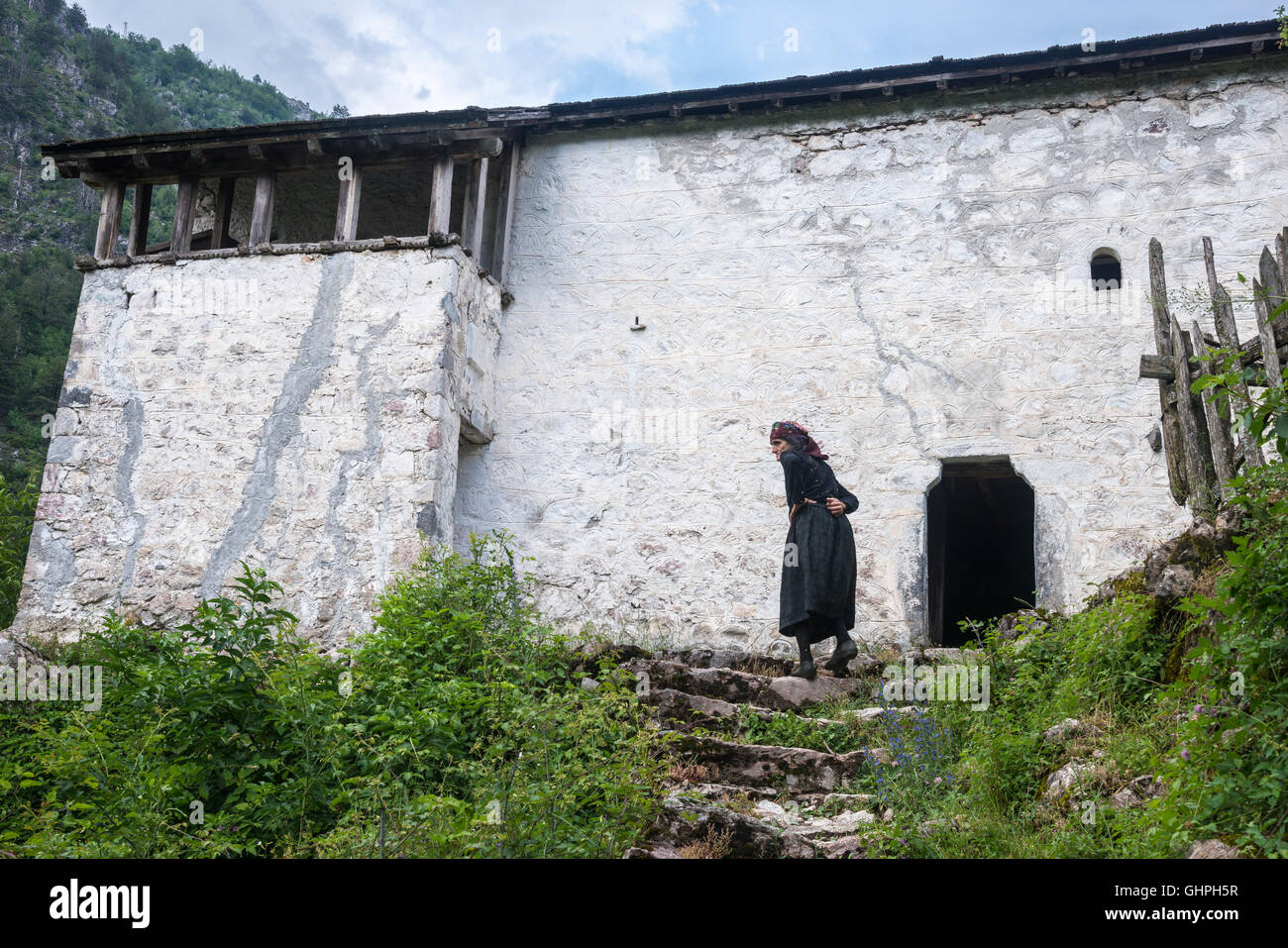 Traditionellen osmanischen Periode defensive Haus nun das lokale ethnographische Museum in Theth in den albanischen Alpen, Nordalbanien. Stockfoto
