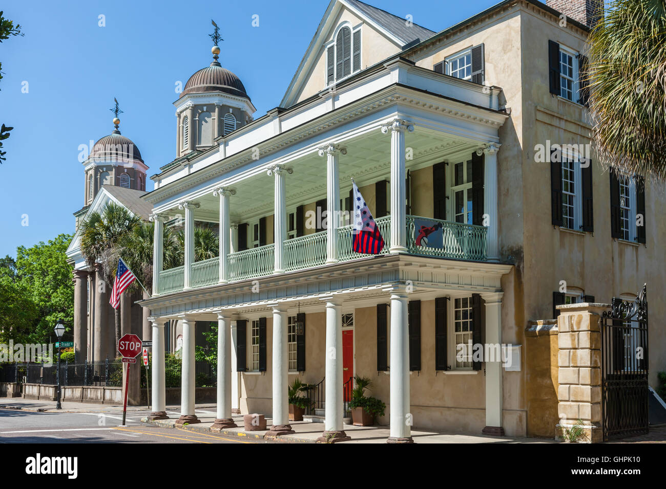 Die historischen antebellum Branford-Horry Haus am Meeting Street in Charleston, South Carolina. Stockfoto