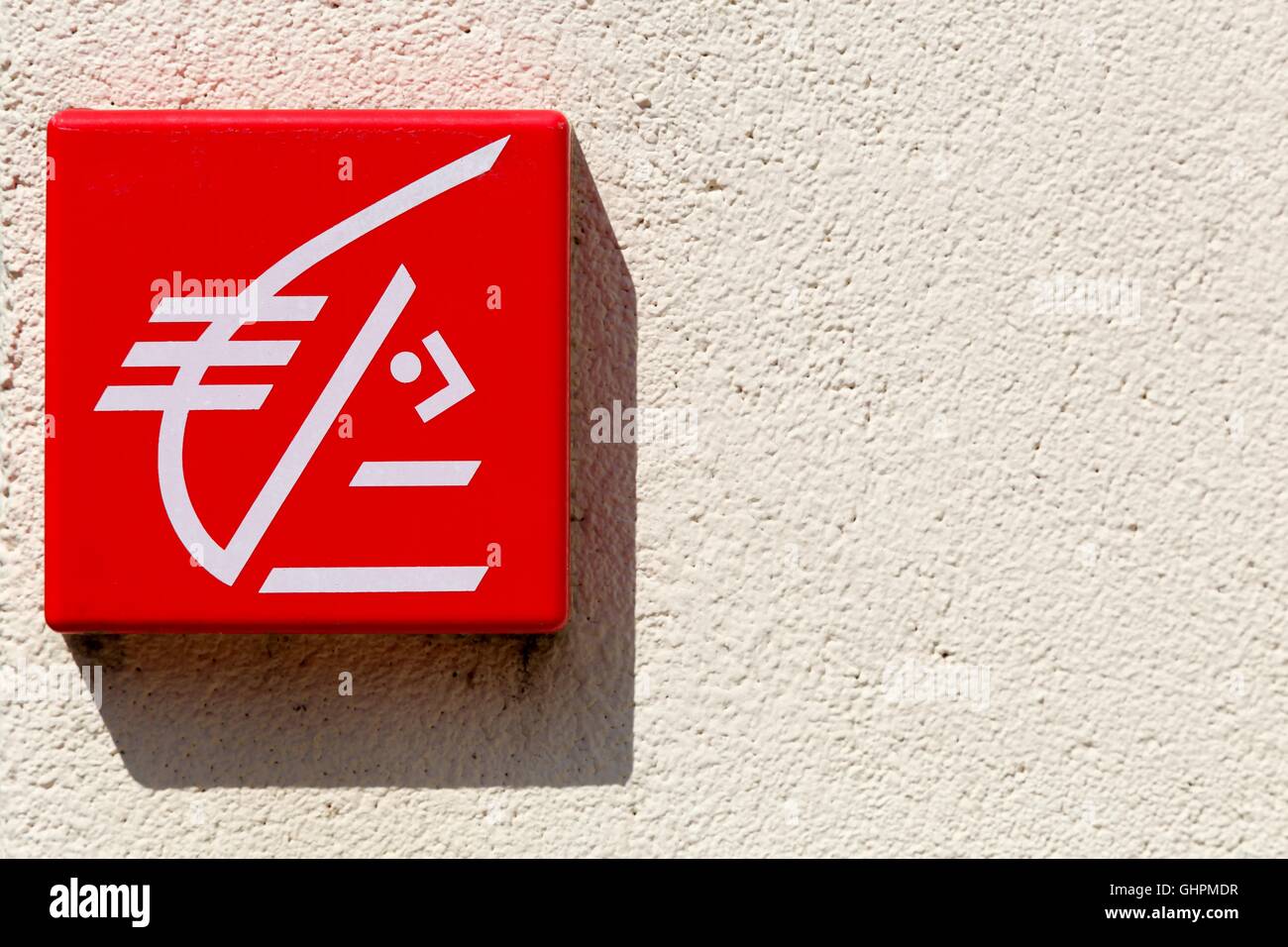 Caisse d ' Epargne Logo an der Wand Stockfoto