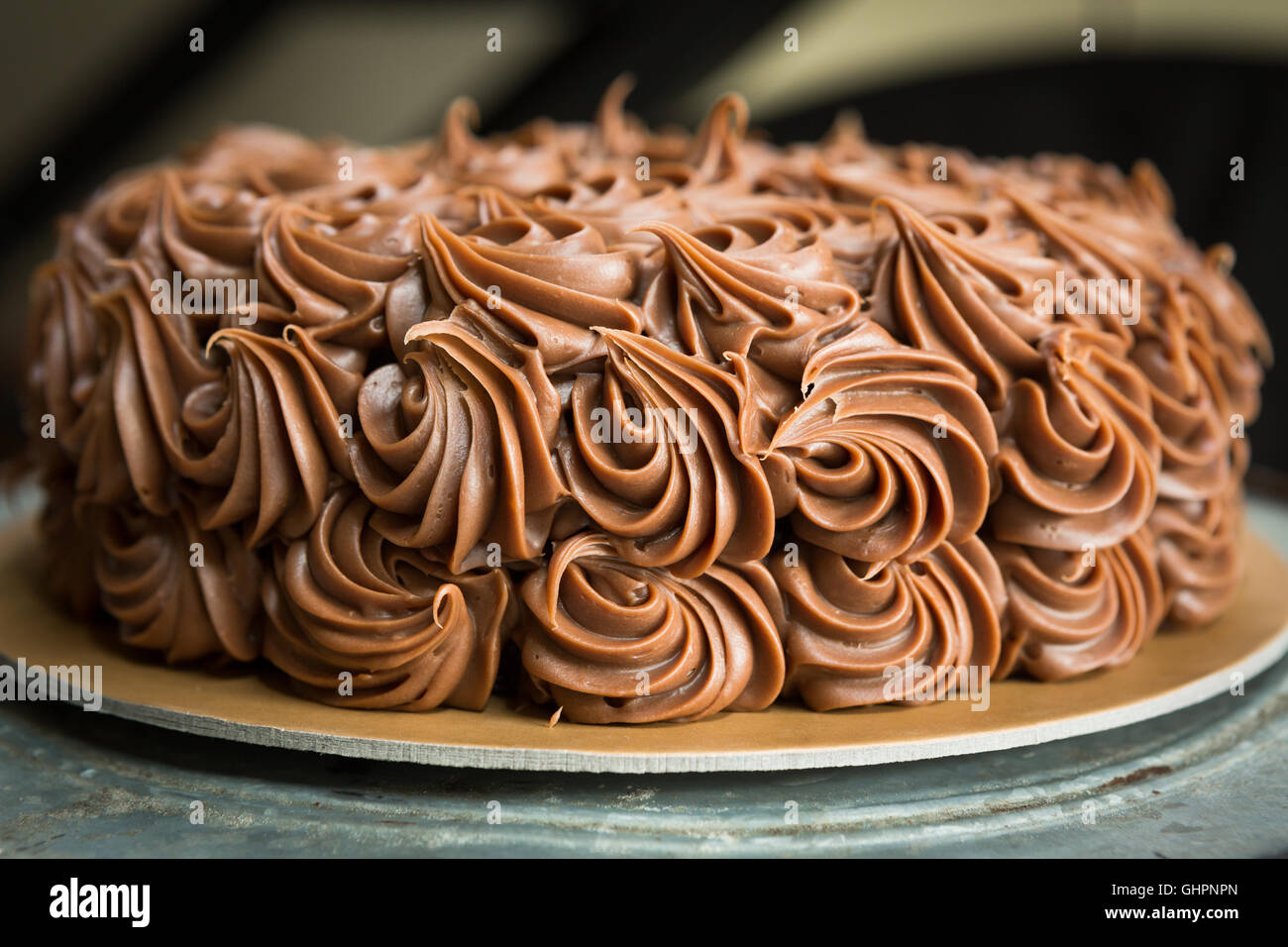 Trüffel-Kuchen mit Schokoladenglasur Stockfoto