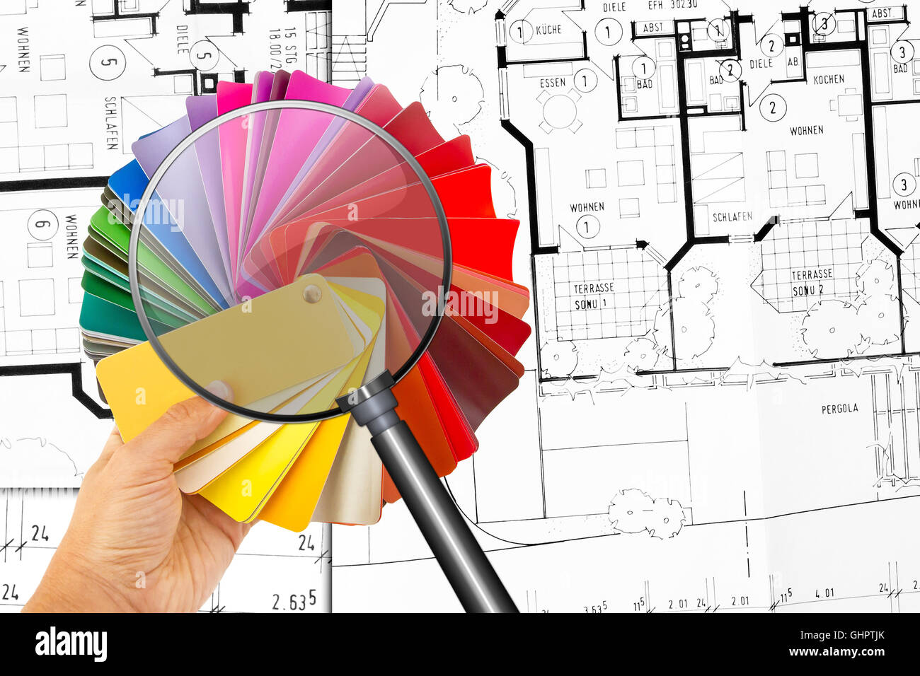 Regenbogen-Farbpalette mit Lupe und Bau Plan im Hintergrund Stockfoto