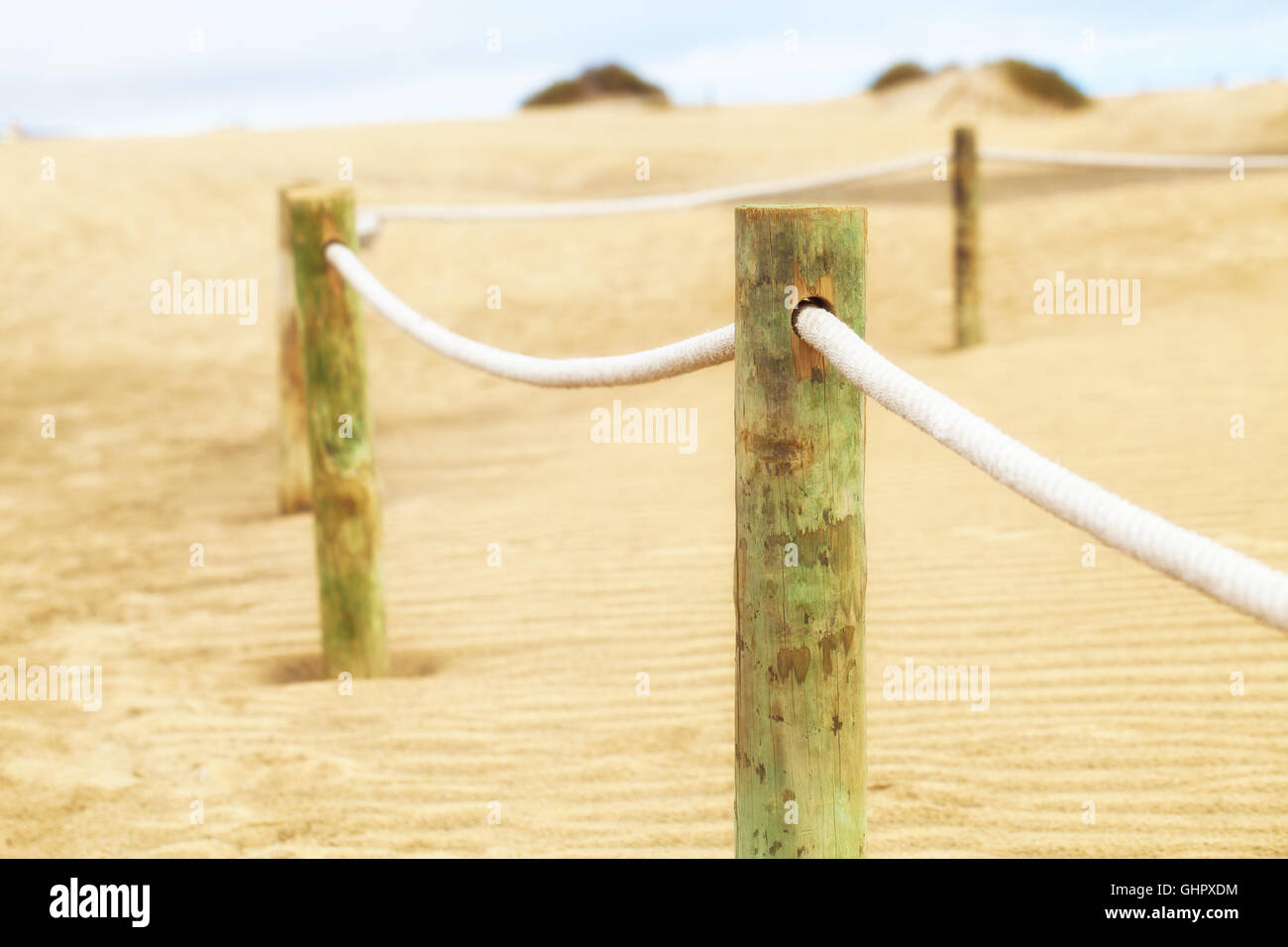 Zaun in Sandwüste Stockfoto