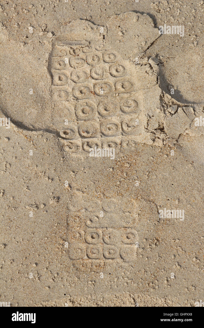 Fußabdruck im Sand, Nachweise Impressum, Südindien, Schuhe zu drucken, print, vertikale Spur Schuh, Strand Schritt Stockfoto