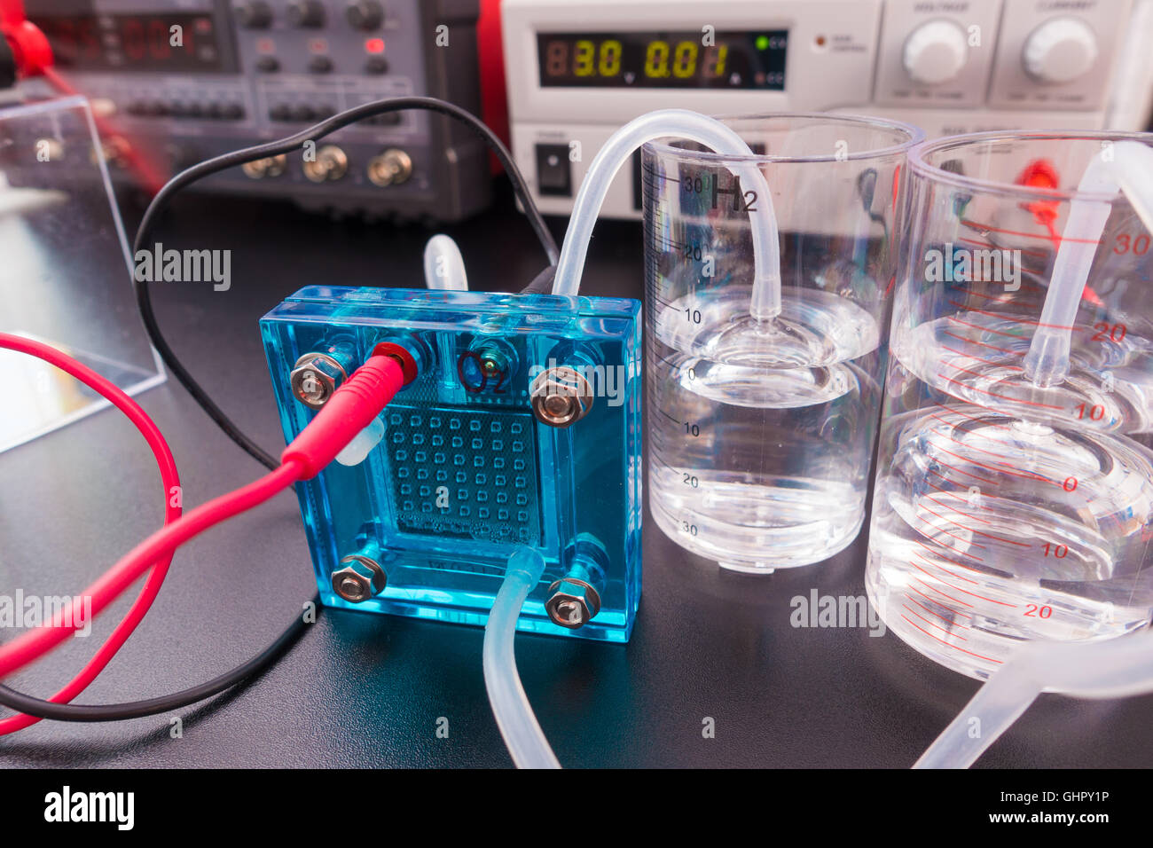 Wasserstoff-Brennstoffzelle, eine Brennstoffzelle ist ein Gerät, das die chemische Energie aus einem Brennstoff in elektrischen Strom umwandelt Stockfoto