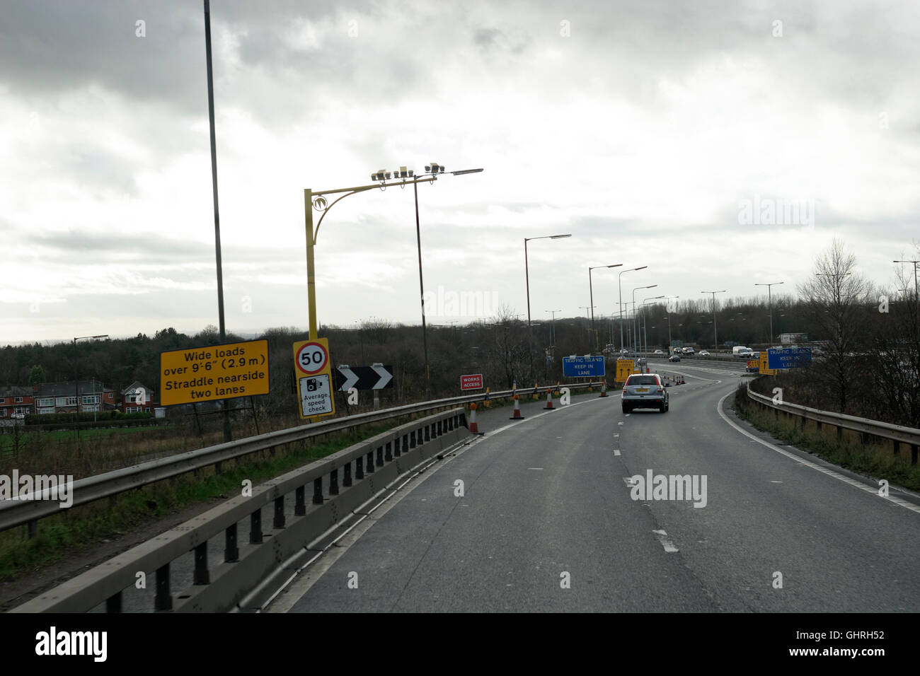 Blitzerwarnung für Großbritannien auf der Autobahn. Stockfoto