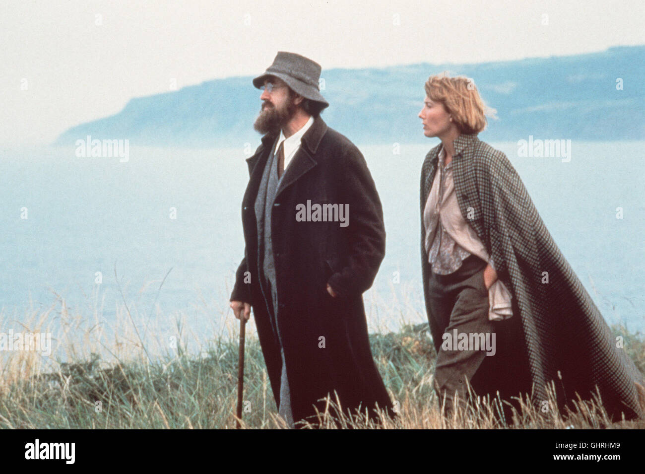 Carrington - Die Tragische OmU Zwischen der Englischen Malerin Dora Carrington (EMMA THOMPSON) Und Dem Homosexuellen Schriftsteller Lytton Strachey (JONATHAN PRYCE) in Einer in Sechs Kapiteln Erzählten Historischen Künstlerbiografie. Regie: Christopher Hampton aka. Carrington Stockfoto