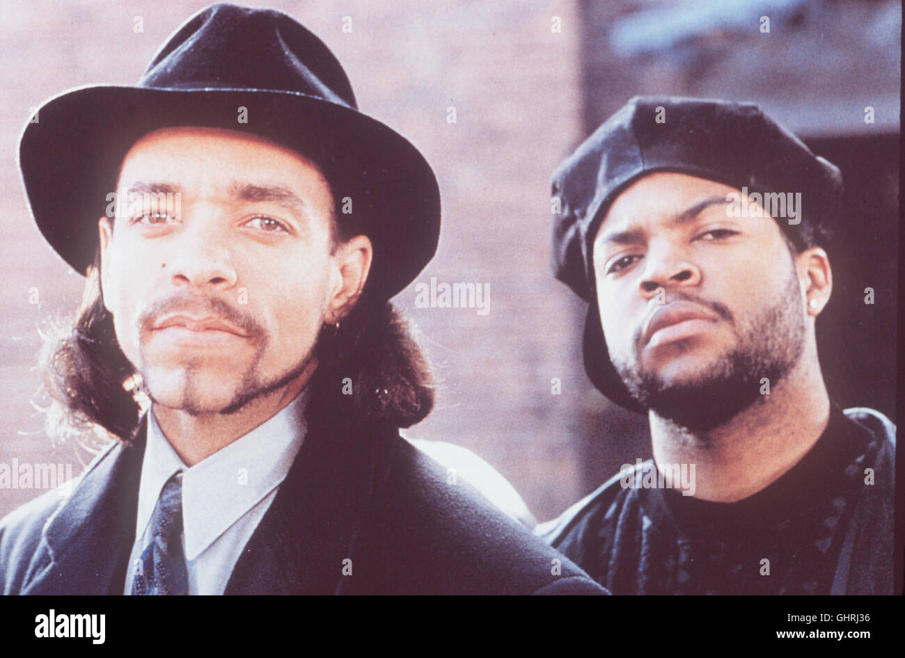 HAUSFRIEDENSBRUCH - sterben Zwei Feuerwehrmänner Vince Und Don Erfahren Durch Zufall von Einems Versteck, in Dem Angeblich Seit 50 Jahren sterben Beute Eines Raubüberfalls, Ein Goldschatz, Vergraben Stück Söll. Doch Sie Geraten in Die Schusslinie der Drogenmafia... Bild König James (ICE T), Savon (ICE CUBE) Regie: USA 1992 aka. Hausfriedensbruch / der Plünderer Stockfoto