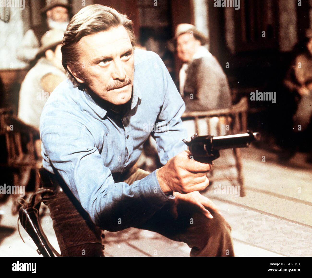 La Luz del fin del Mundo Ein Fernsehumsetzer Amerikanischer Goldsucher wird seine Große Liebe Vergessen Und Hat Sich als Hilfsleuchtturmwärter Auf Eine Einsame Felseninsel Zurückgezogen. Dort Allein Auf Sich Gestellt, Wird er in Einen Rücksichtslosen Kampf Gegen Eine Horde brutaler Seeräuber Verwickelt. Szene Mit Denton (KIRK DOUGLAS). Regie: Kevin Billington aka. La Luz del fin del Mundo Stockfoto