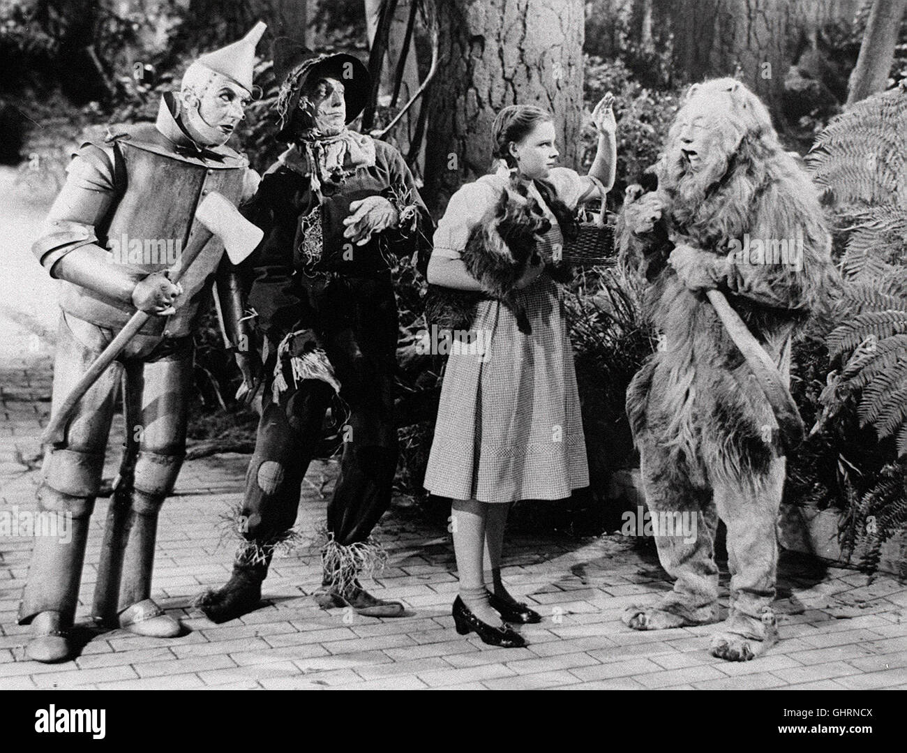DAS ZAUBERHAFTE LAND - Der Zauberer von Oz The Wizard of Oz USA 1939 - Victor Fleming RAY BOLGER, JACK HALEY, JUDY GARLAND, BERT LAHR Regie: Victor Fleming aka. Der Zauberer von OZ Stockfoto