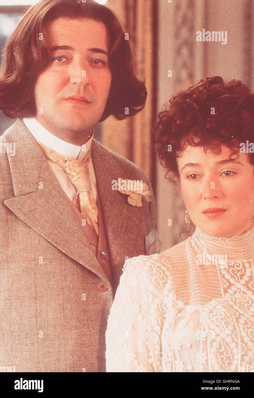 OSCAR WILDE - Das Leben des Schriftstellers Oscar Wilde. STEPHEN FRY - Oscar Wilde JENNIFER EHLE - Constance Wilde Regie: Brian Gilbert aka. Oscar Wilde Stockfoto