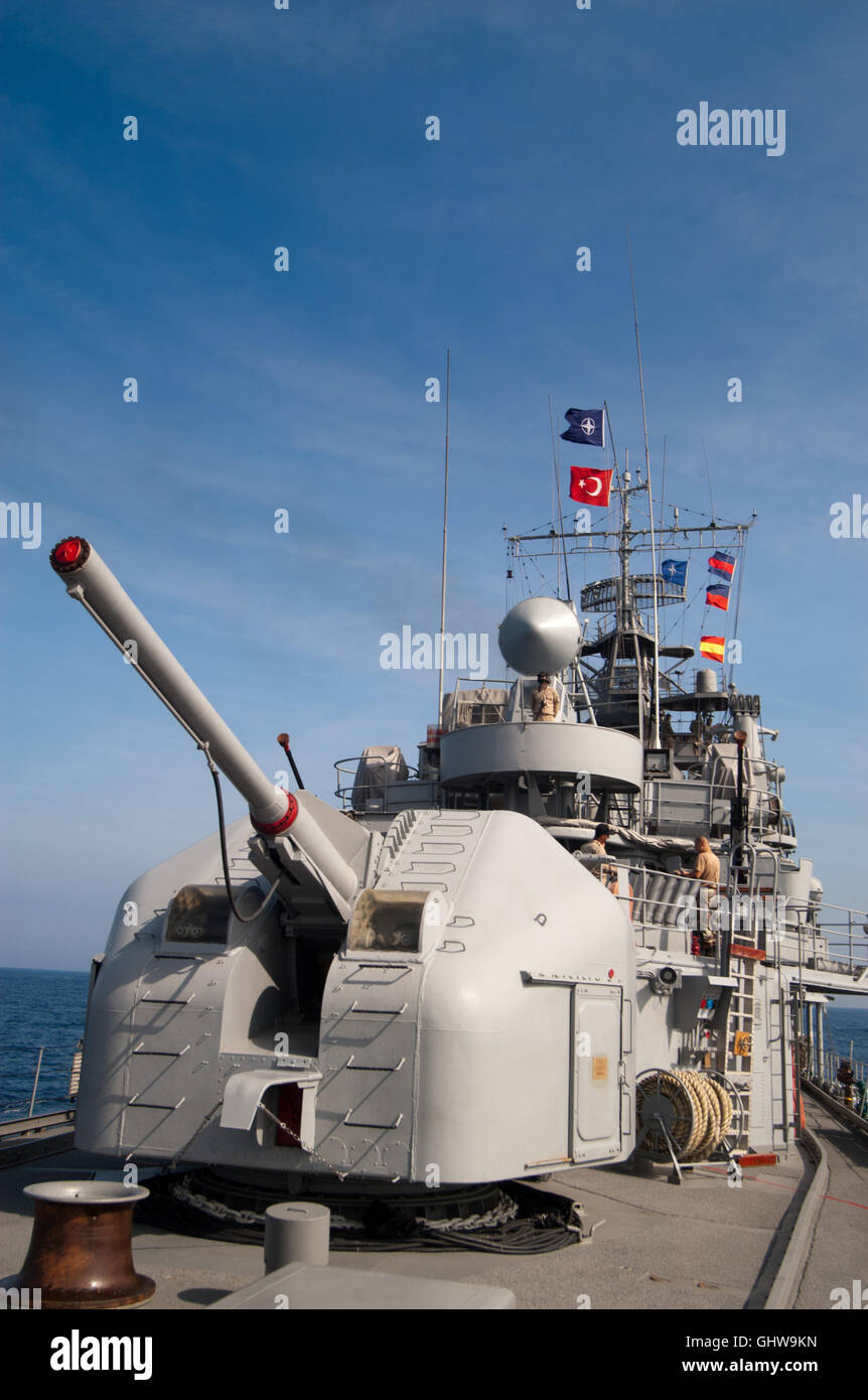 Die türkischen Kriegsschiff TCG Cezayirli Gazi Hasan Pasa (A-579) Stockfoto