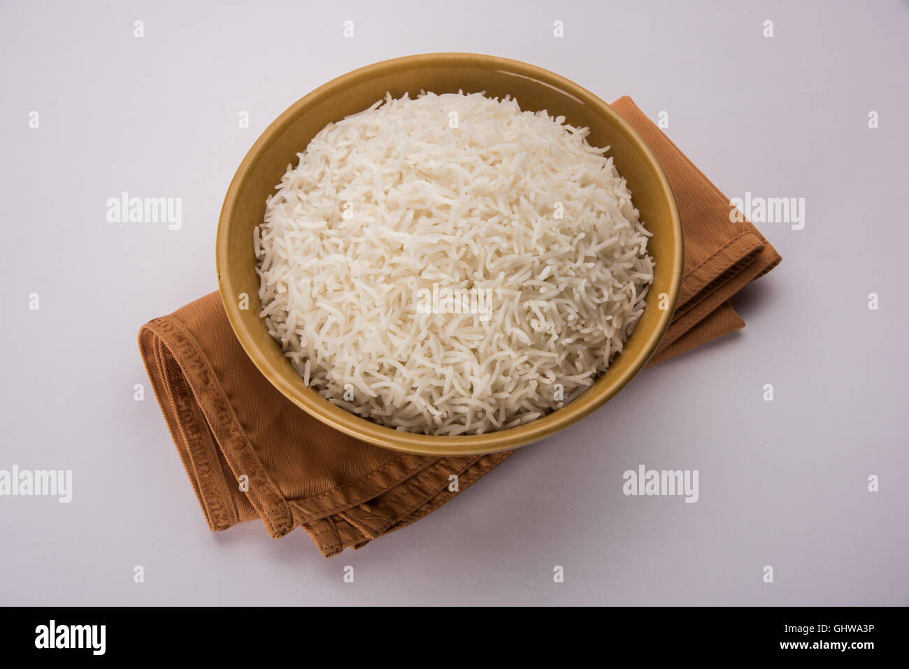 Basmati-Reis in einer Schüssel Messing, Basmati-Reis, Reis, gekocht weißen Basmati-Reis, gekocht gekocht Reis basmati Stockfoto