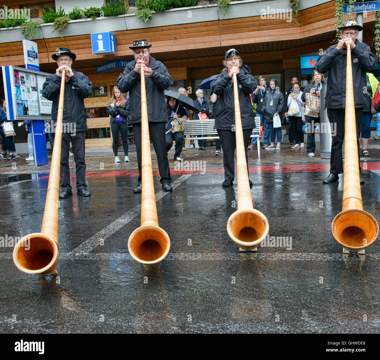 Alpine Horn Alpenhorn Alphorn Stockfotos und -bilder Kaufen - Alamy