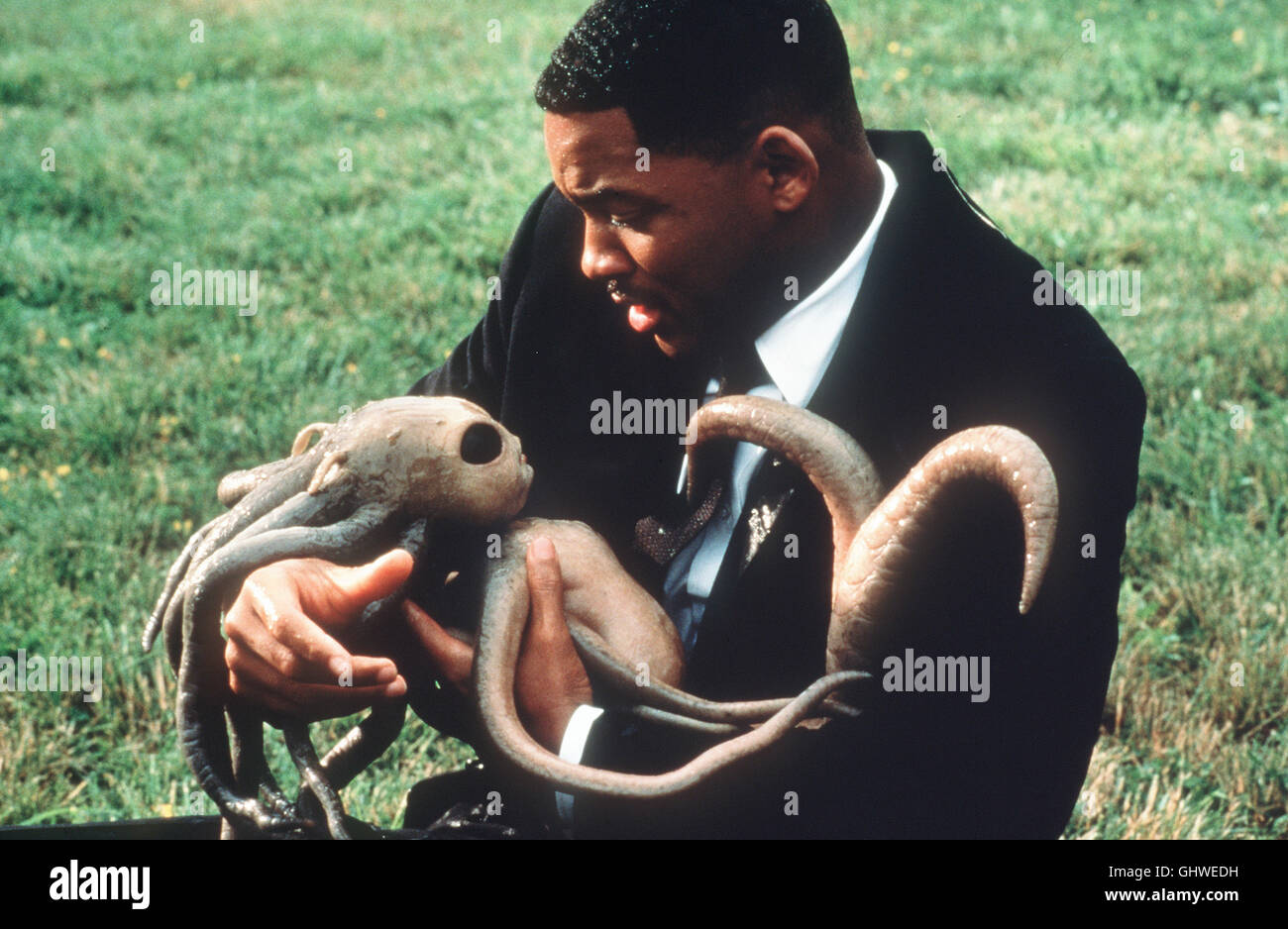 Männer IN schwarz-SAT1 2015 sterben "Men in Black" Sind Agenten Einer Ultra-Geheimen U.S.-Behörde, sterben sterben Außerirdische Migration Auf der Erde Kontrolliert Und Unerwünschte Ausländer Ausweist Oder Vernichtet. Als Ein Feindseliges Außerirdischen Auf der Erde Landet, Übernehmen der Erfahrene Agent K Und Sein Neuer Partner J (WILL SMITH) Den Fall Und Machen Einige Beunruhigende Bodenseeinsel... Regie: Barry Sonnenfeld aka. Men in Black Stockfoto