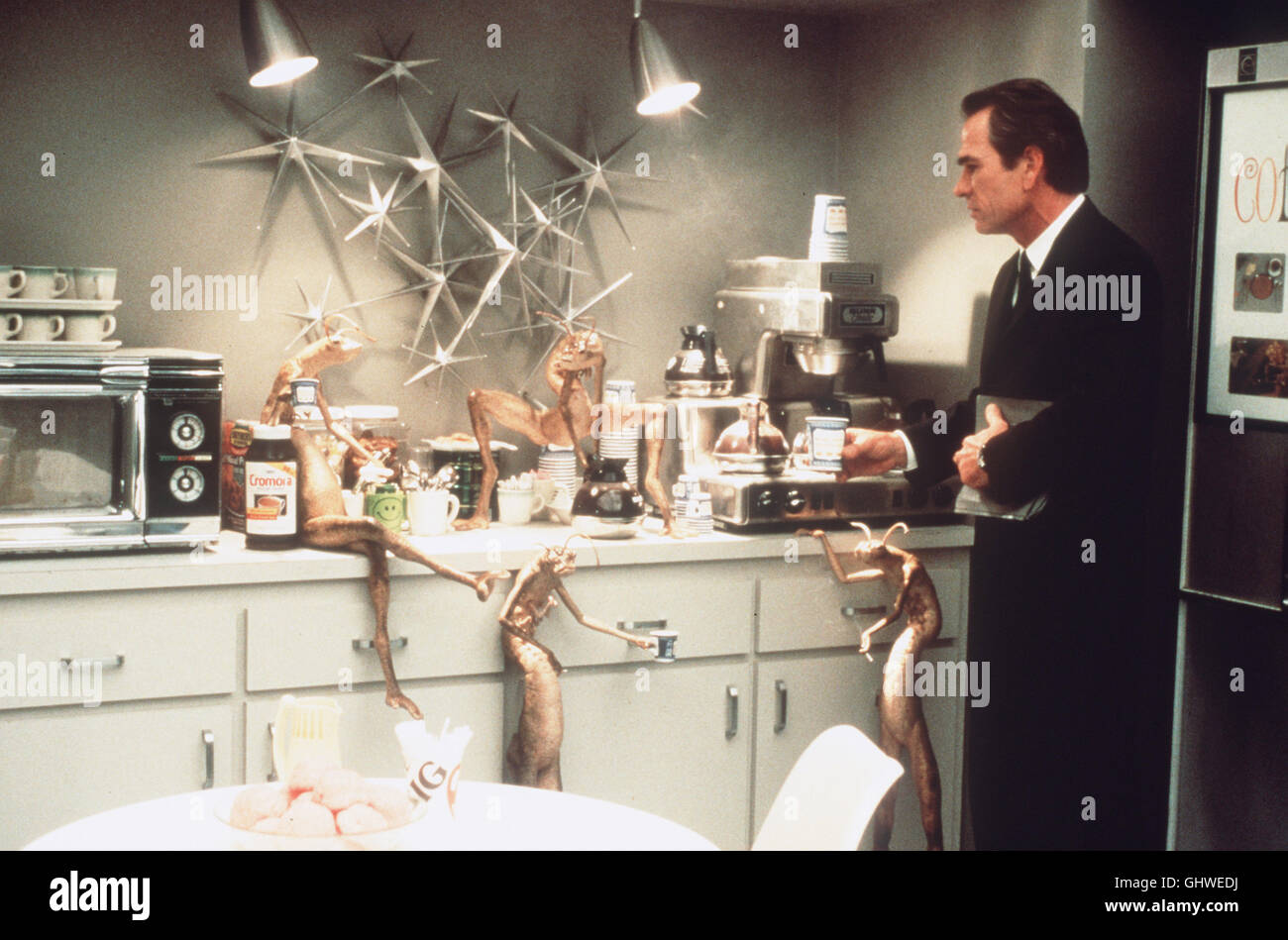 Männer IN schwarz-SAT1 2015 sterben "Men in Black" Sind Agenten Einer Ultra-Geheimen U.S.-Behörde, sterben sterben Außerirdische Migration Auf der Erde Kontrolliert Und Unerwünschte Ausländer Ausweist Oder Vernichtet. Als Ein Feindseliges Außerirdischen Auf der Erde Landet, Übernehmen der Erfahrene Agent K (TOMMY LEE JONES) Und Sein Neuer Partner J Den Fall Und Machen Einige Beunruhigende Entdeckungungen. Regie: Barry Sonnenfeld aka. Men in Black Stockfoto