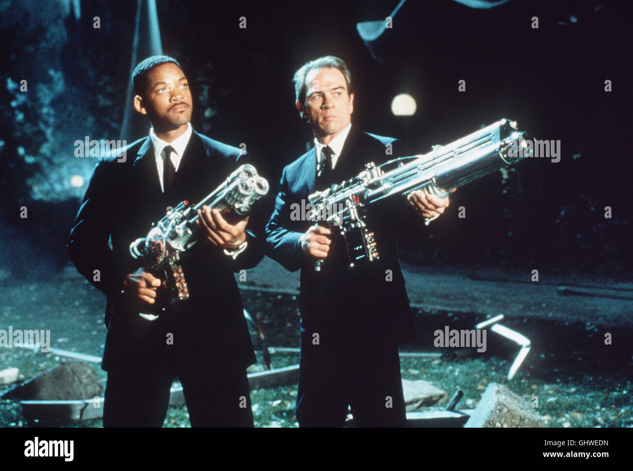 Männer IN schwarz-SAT1 2015 sterben "Men in Black" Sind Agenten Einer Ultra-Geheimen U.S.-Behörde, sterben sterben Außerirdische Migration Auf der Erde Kontrolliert Und Unerwünschte Ausländer Ausweist Oder Vernichtet. Als Ein Feindseliges Außerirdischen Auf der Erde Landet, Übernehmen der Erfahrene Agent K (TOMMY LEE JONES, R) Und Sein Neuer Partner J (WILL SMITH) Den Fall Und Machen Einige Beunruhigende Entdeckungungen. Regie: Barry Sonnenfeld aka. Men in Black Stockfoto