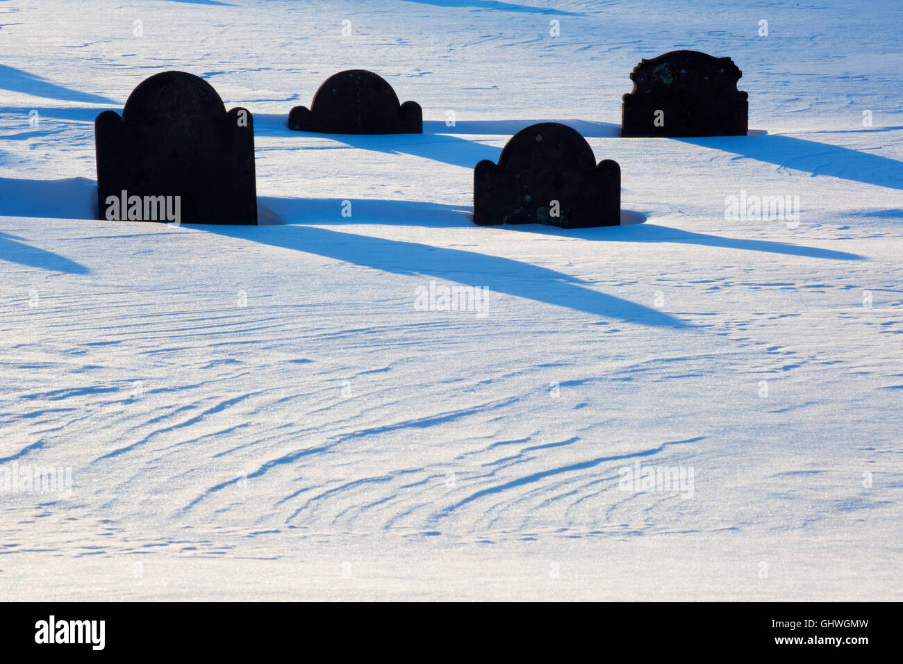 Friedhof im Schnee, Kirche Christi Gemeinde, Newington, Connecticut Stockfoto