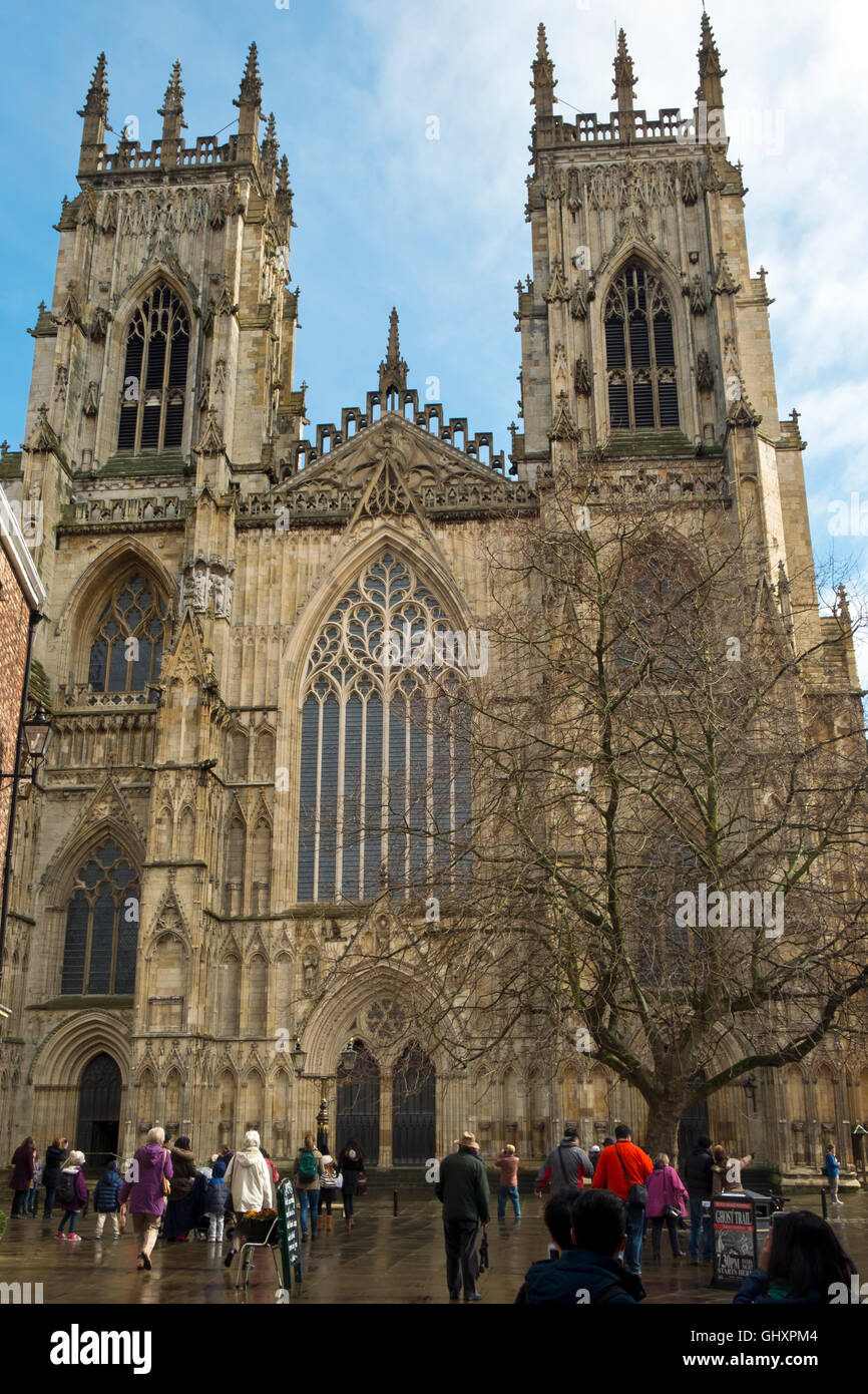 Kalten Frühling Sonnenschein Sightseeing in York Minster, City of York, Yorkshire, Großbritannien Stockfoto