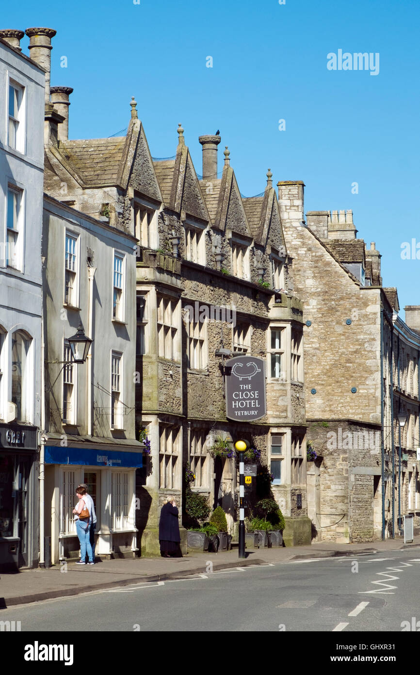 Typische Architektur der Cotswolds, Straßenszene in Tetbury, Cotswolds, UK Stockfoto