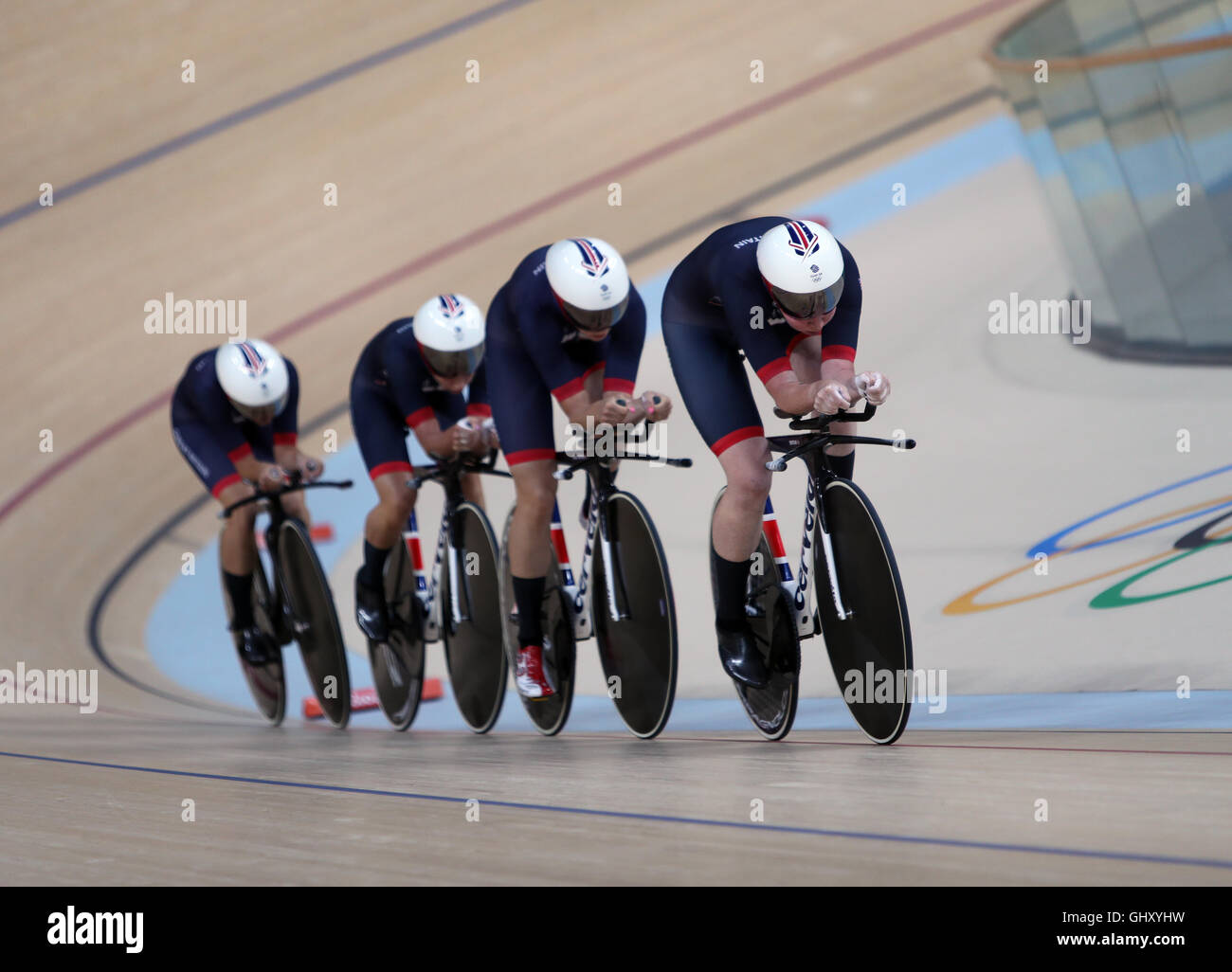 Großbritanniens Katie Archibald, Laura Trott, Elinor Barker und Joanna Rowsell Shand legen Sie einen neuen Weltrekord im Zeittraining der Frauen Team Pursuit im Rio Olympischen Velodrom am sechsten Tag der Olympischen Spiele in Rio, Brasilien. Stockfoto