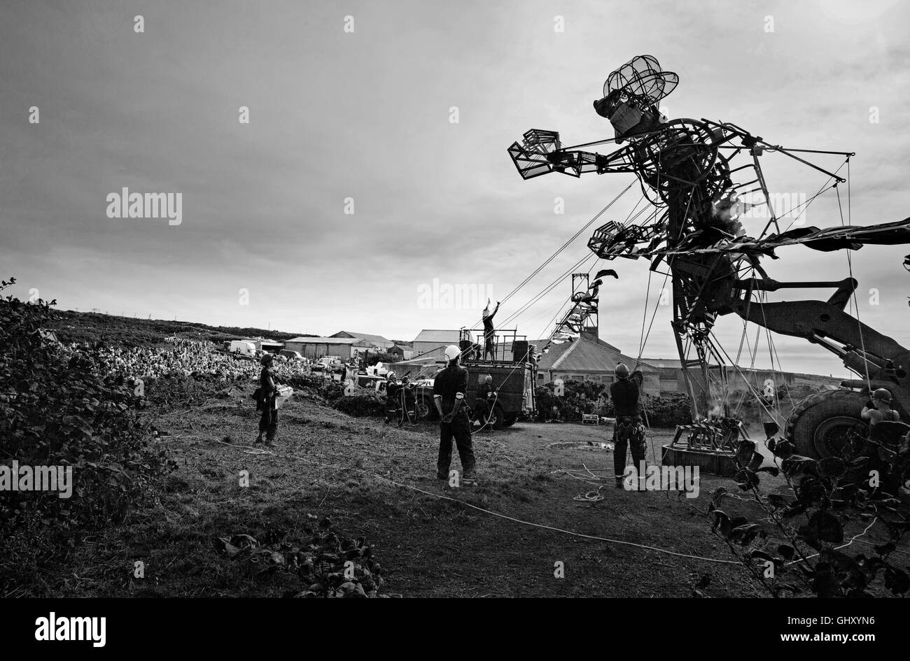 Höchste Marionette in der Welt, Die man Motor, besuche Geevor Tin Mine in Cornwall, England. Menschenmassen kam das Spektakel zu sehen, bis zu 5.000 Personen. Stockfoto