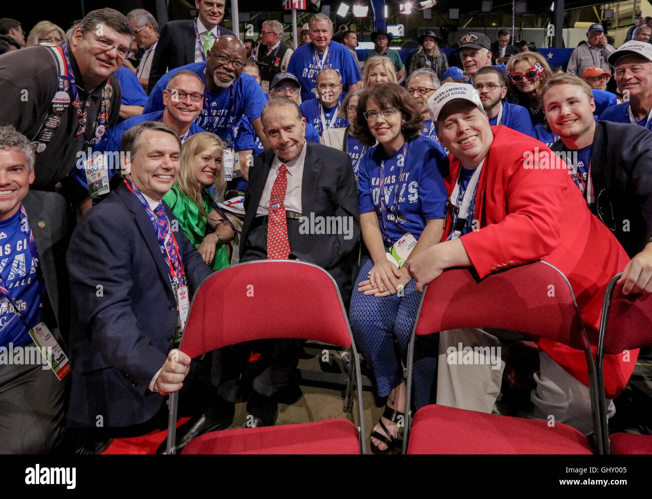 Cleveland, Ohio, USA, 19. Juli 2016 Senator Robert Dole besucht mit der Kansas-Delegation auf dem Boden des republikanischen Konvents heute.  Bildnachweis: Mark Reinstein. Stockfoto