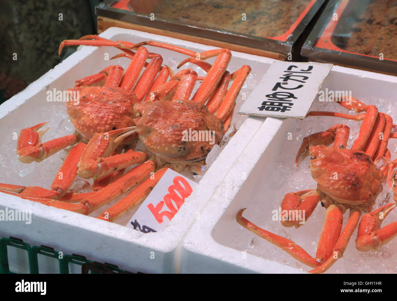 Lokalen Krabbe zum Verkauf an Omicho Markt Kanazawa, Japan Stockfoto