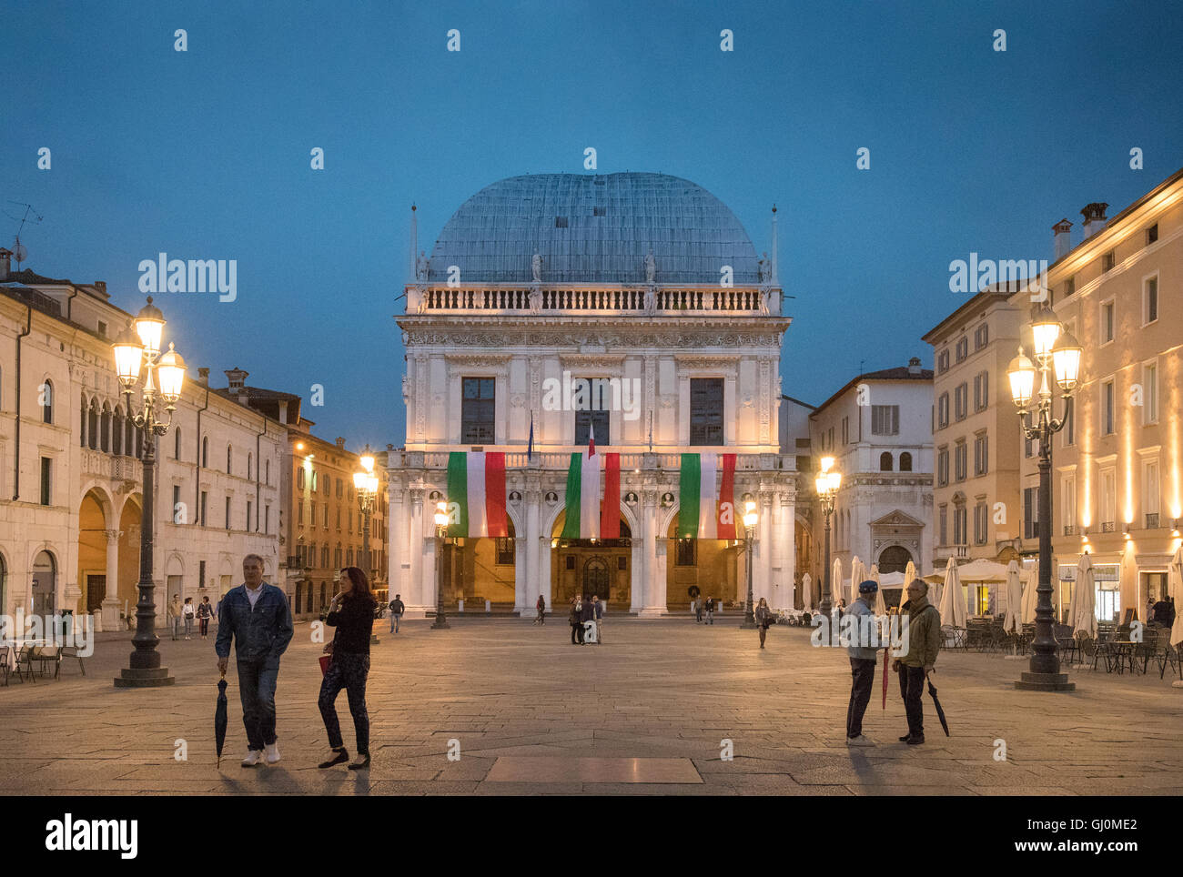 Piazza della Loggia bei Dämmerung, Brescia, Lombardei, Italien Stockfoto