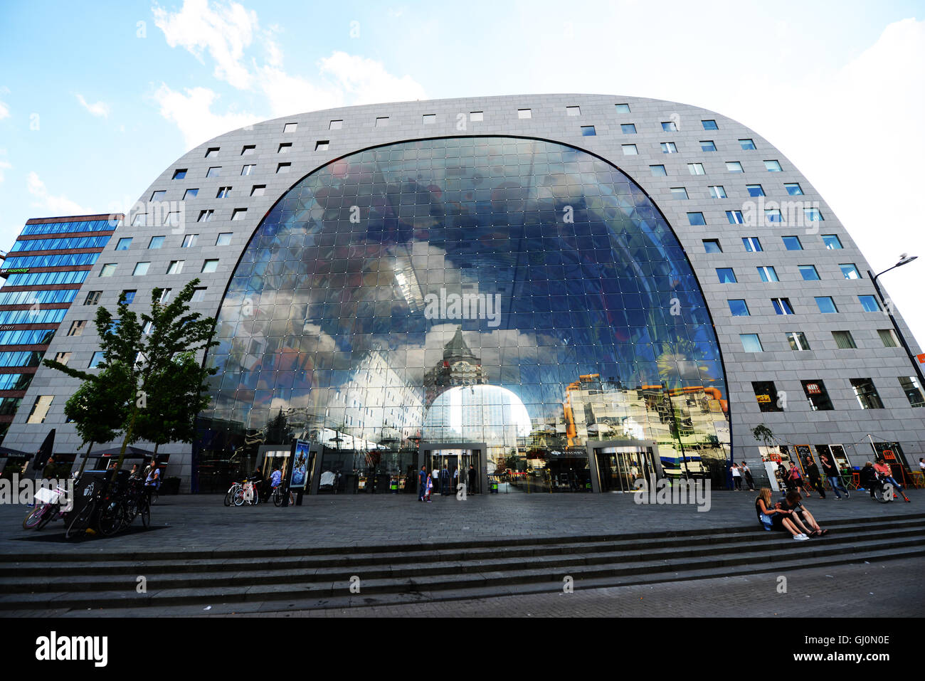 Die schöne Markthal (Markthalle) in Rotterdam. Stockfoto
