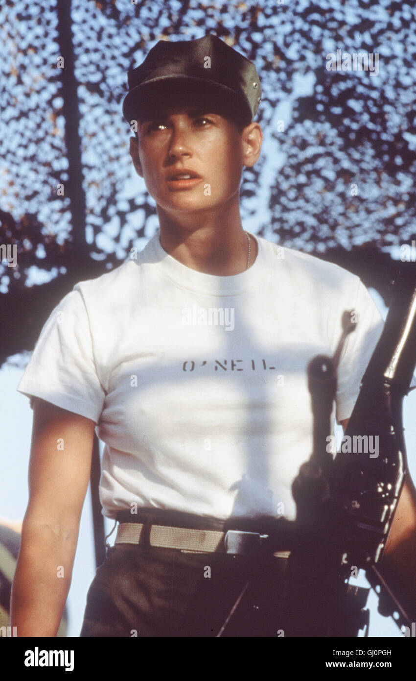 DIE AKTE JANE - Lt. Jordan O'Neil (DEMI MOORE) ist Ein Ungewohnter Anblick Für die Soldaten der "NAVY SEALS", Denn Bislang Waren Ausschließlich Männer Zu Sozialversicherungsnummer Erbarmungslosen Ausbildungsprogramm in der Härtesten Und Ruhmreichsten Eliteeinheit der Amerikanischen Marine Zugelassen. Regie: Ridley Scott aka. Marine-Kreuz Stockfoto