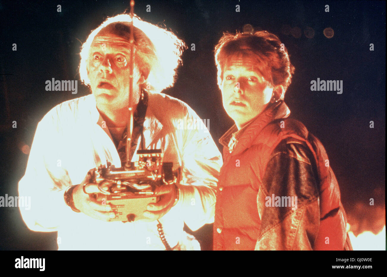 ZURÜCK IN DIE ZUKUNFT zurück in die Zukunft USA 1984 sterben Bekanntschaft Mit Dem Leicht Verrückten, Aber genialen Wissenschaftler Dr. Brown (CHRISTOPHER LLOYD) Bringt Marty McFly (Michael) in Eine Prekäre Situation. Er Wird im sterben konzentrierte Katapultiert. Regie: Robert Zemeckis aka. Zurück in die Zukunft Stockfoto