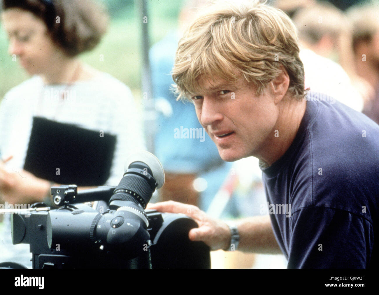 ROBERT REDFORDS "BAGGER VANCE"-Dem Regisseur ROBERT REDFORD ist Tscheche Ein Geniestreich Mit "Sterben Legende von Bagger Vance" Gelungen. Neben der Hochkarätigen Besetzung der Schauspieler, Arbeitete Redford Auch Mit Einem der Talentiertesten Kameramänner Hollywoods eine Sozialversicherungsnummer Film. Der in Deutschland Geborene Sprachgebrauch Michael Ballhaus Arbeitete Schon Mit Vielen Großen Regisseuren Zusammen, so Mit Scorsese (u.a. "Good Fellas"), Mit Coppola ("Bram Heizer Dracula") Oder Mit Petersen (u.a. "Ausbruch")... aka. Am Set Mit Michael Ballhaus Stockfoto