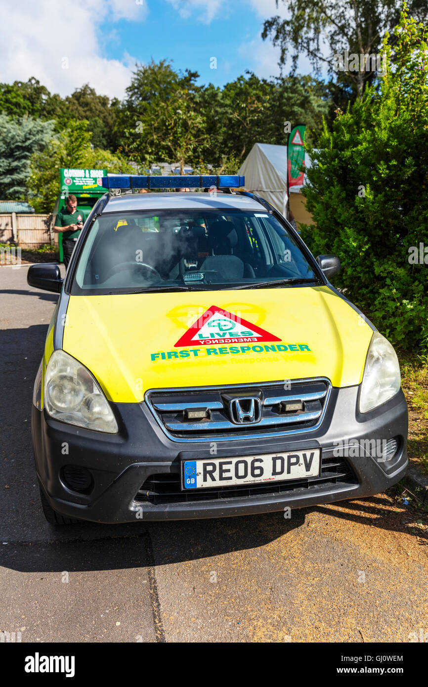 Leben erste Responder Auto Fahrzeug Sanitäter Einsatzfahrzeug geparkt UK England GB Stockfoto