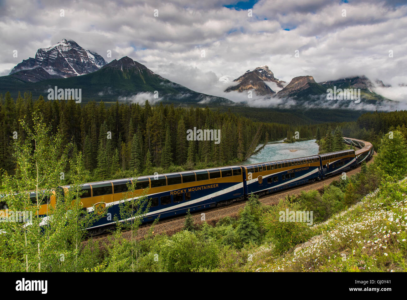 Rocky Mountaineer Personenzug Morant Kurve, Banff Nationalpark, Alberta, Kanada Stockfoto