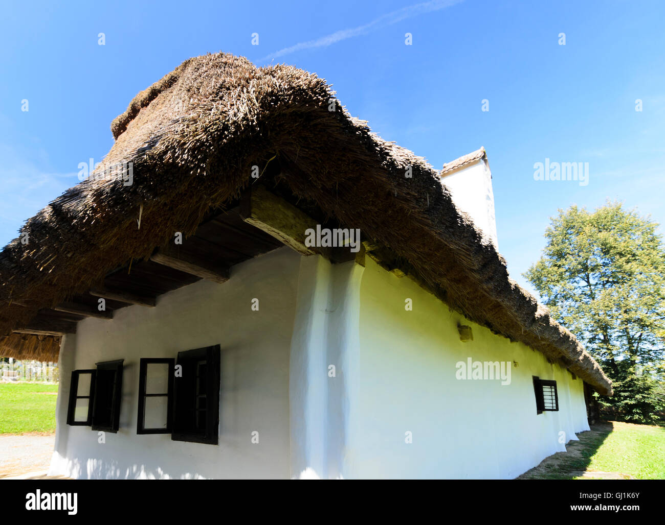 Bad Tatzmannsdorf: ehemaliges Bauernhaus mit Reed Dach auf der Open-Air-Museum, Österreich, Burgenland, Stockfoto