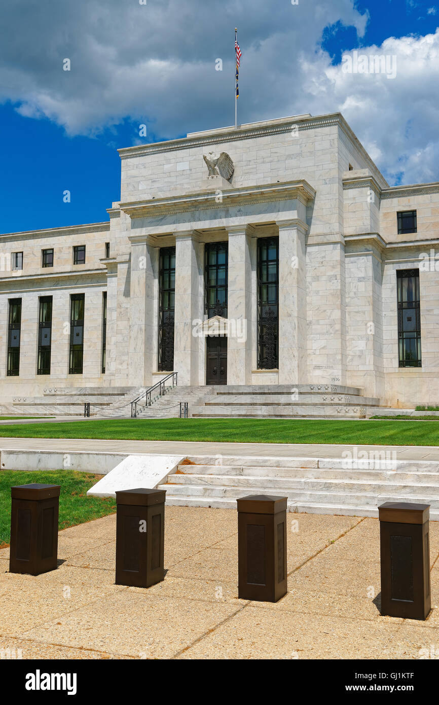 Fotografiert wurde Marriner S. Eccles Federal Reserve Board Building in Washington D.C., USA. Es ist der Sitz des Board of Governors des Federal Reserve System. Es wurde 1937 erbaut. Stockfoto