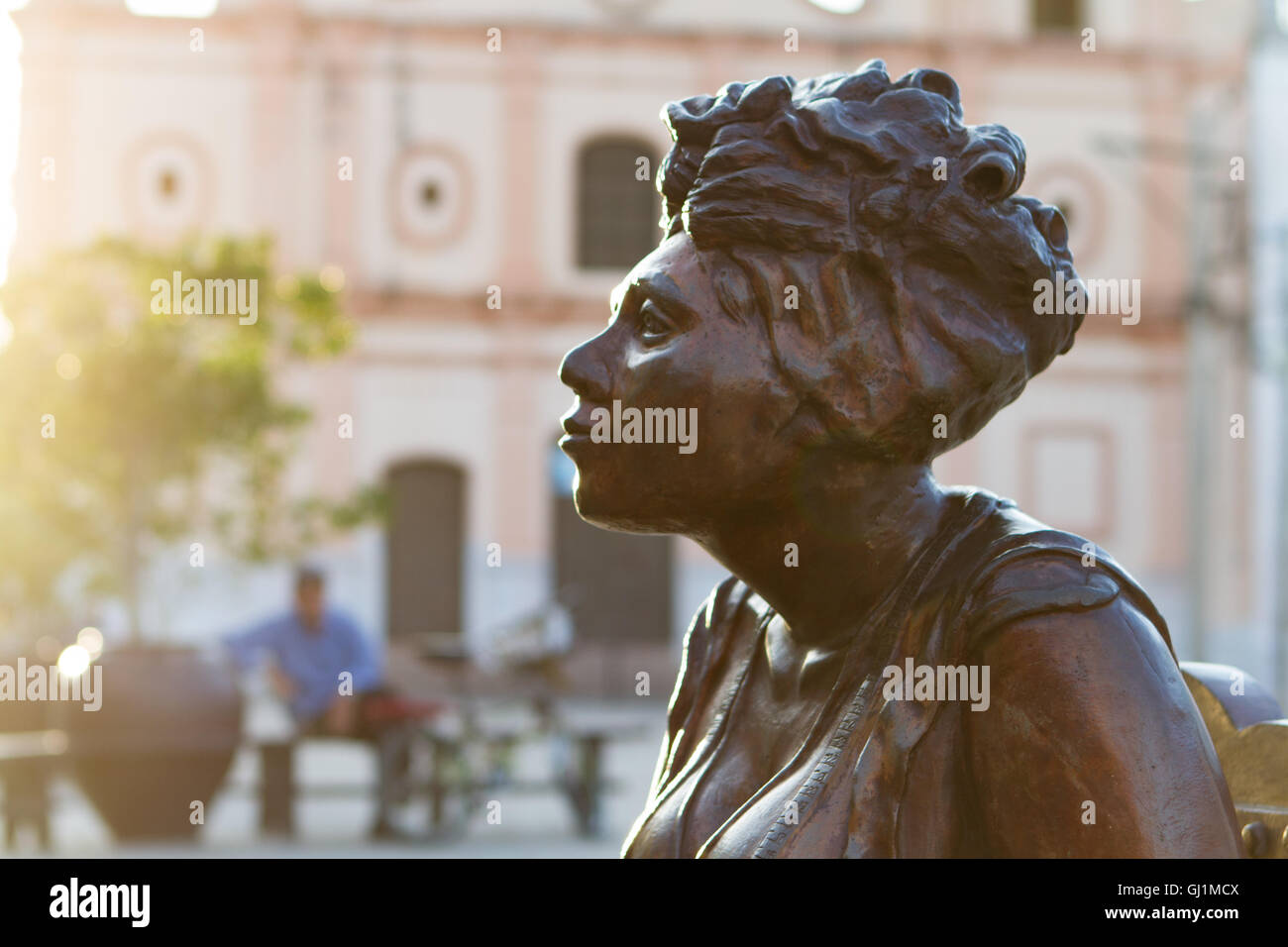 Cuba, Camagüey, Provinz Camagüey, Plaza Del Carmen, Iglesia de Nuestra Señora del Carmen und Unique lebensgroße Skulpturen Stockfoto