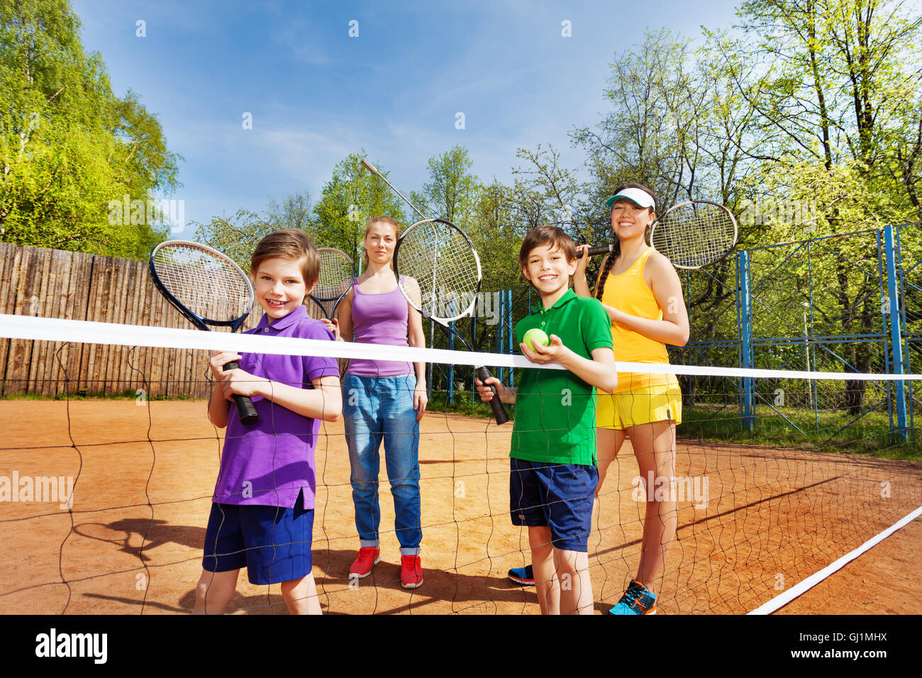 Familie Spielt Tennis Stockfotos Und Bilder Kaufen Alamy
