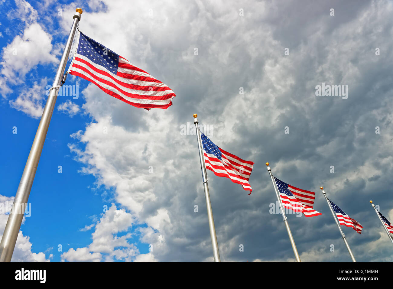 Fotografiert wurden die Flaggen der Vereinigten Staaten von Amerika in Washington D.C., USA. Es ist die Nationalflagge der USA. Es besteht aus 50 Sterne, jeweils für den Staat und 13 Streifen. Stockfoto