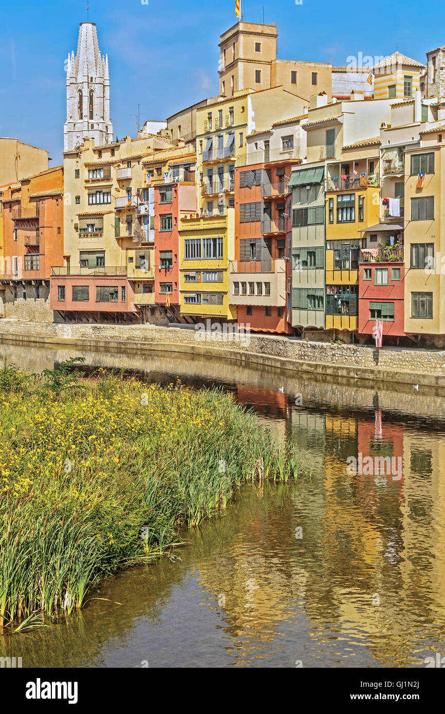 Riverside-Gebäude-Girona-Katalonien-Spanien Stockfoto