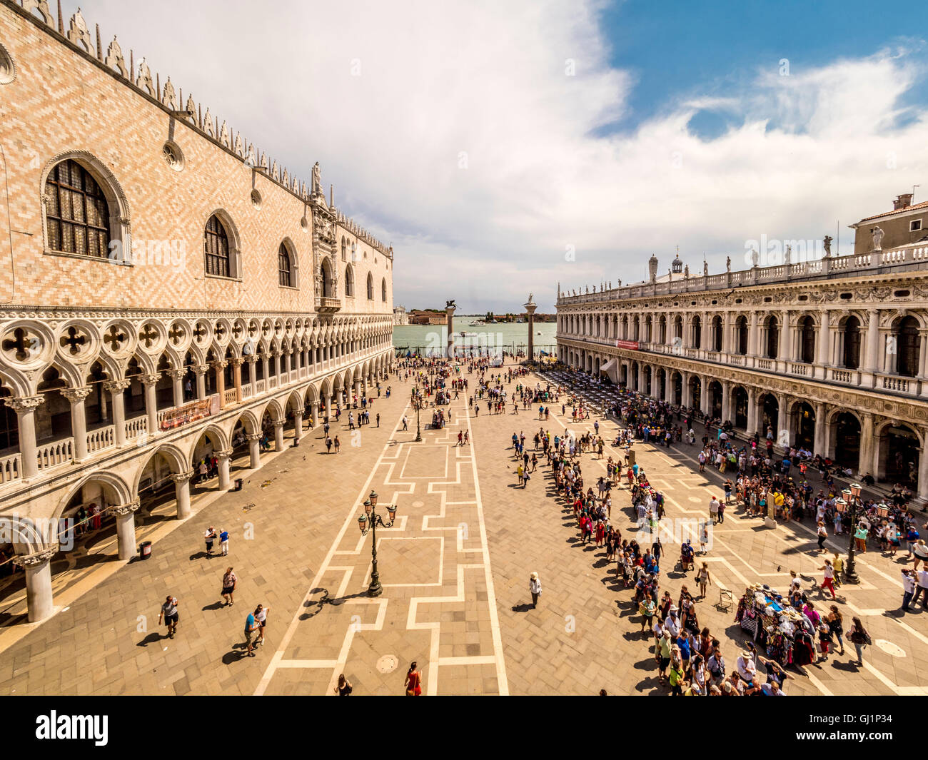 Piazzetta di San Marco flankiert von und Biblioteca Marciana. Venedig. Italien. Stockfoto