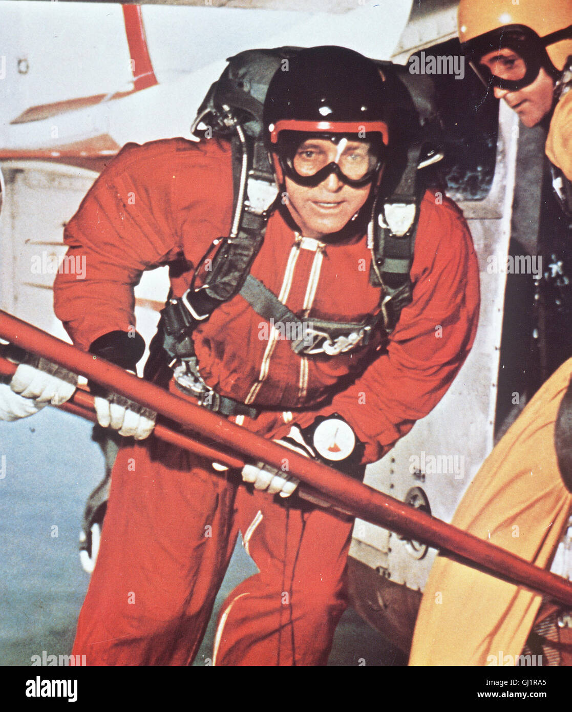 STERBEN DEN HALS RISKIEREN-Mike Rettig (BURT LANCASTER) als Chef Einer Fallschirm-Kunstspringer-Truppe, Zusammen Mit Malcolm Webson (SCOTT WILSON, r.) Bei Einem Sprung. Regie: John Frankenheimer aka. Die Zigeuner-Motten Stockfoto