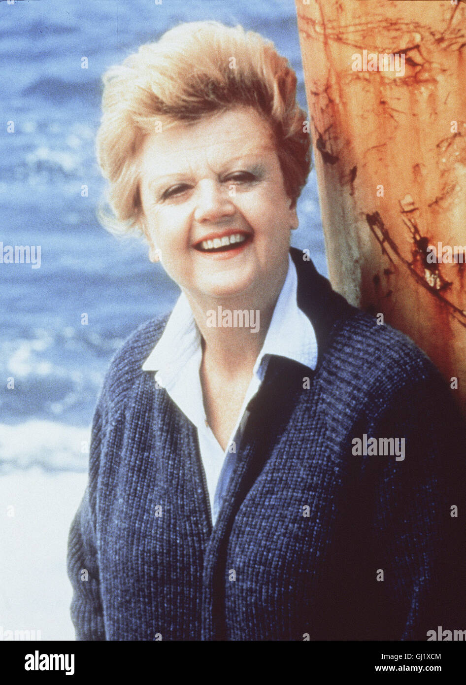 MORD IST IHR HOBBY - Jessica (ANGELA LANSBURY) Soll Einer Bekannten Ferseh-Show Ein Interview Geben. Der Moderator Kevin Keats Fühlt Sich von Einems Mann Verfolgt Und Bittet Den Sheriff Umm Ein Boot aka. Eine Bombe an Bord Mord, schrieb sie Stockfoto