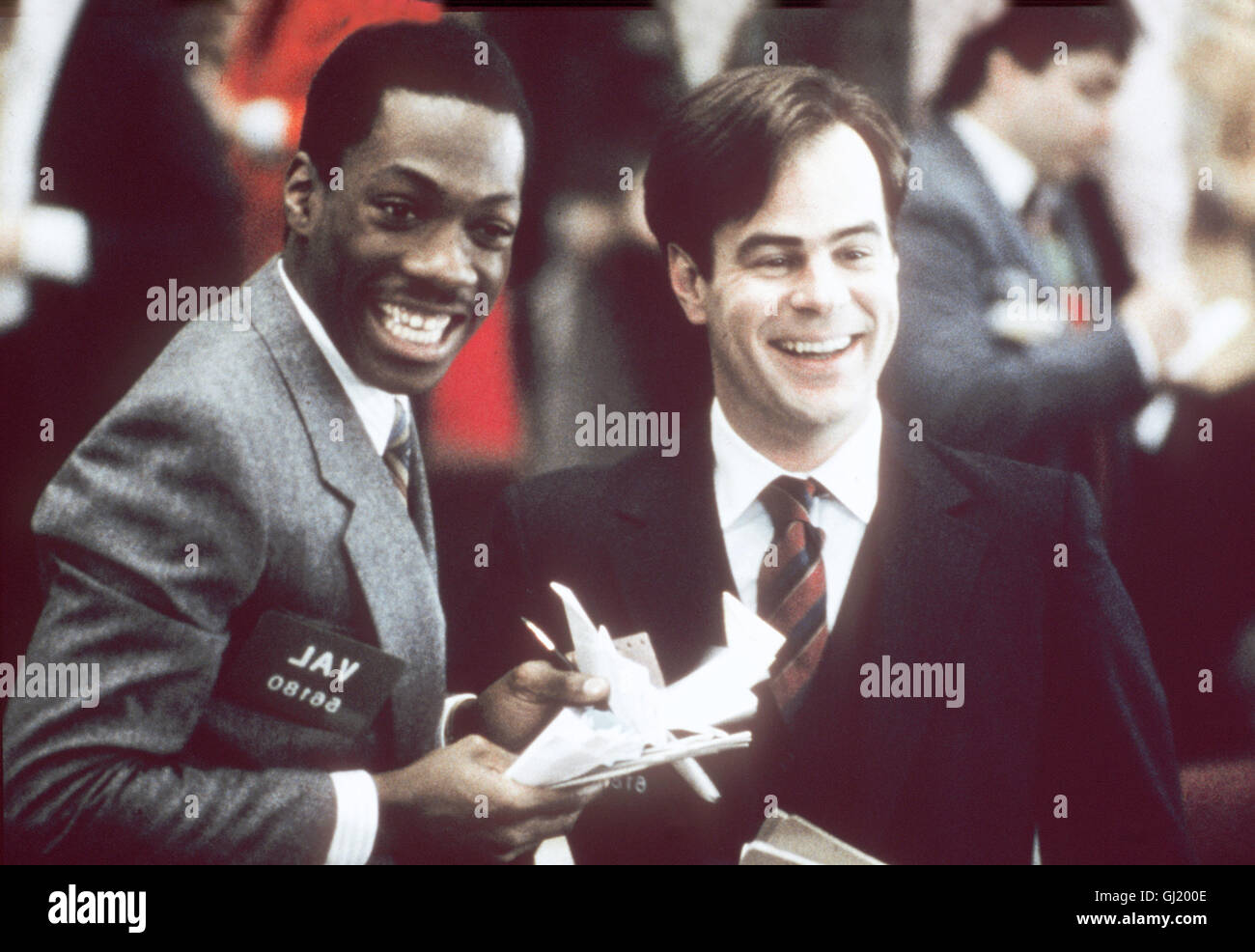 STERBEN Sie GLÜCKSRITTER-CCO 2015 Aufgrund Einer Üblen Wette von Zwei Kauzigen Finanzmagnaten Verliert der Erfolgreiche Jungmanager Louis Winthorpe III Über Nacht Job, Haus Und Vermögen. Im Gegenzug Wird der Kleine Schwarze Gauner Billy Ray in Die Chefetage Geholt... Szene Mit DAN AYKROYD (Louis Winthorpe III), EDDIE MURPHY (Billy Ray) Regie: John Landis aka. Handelsplätze Stockfoto