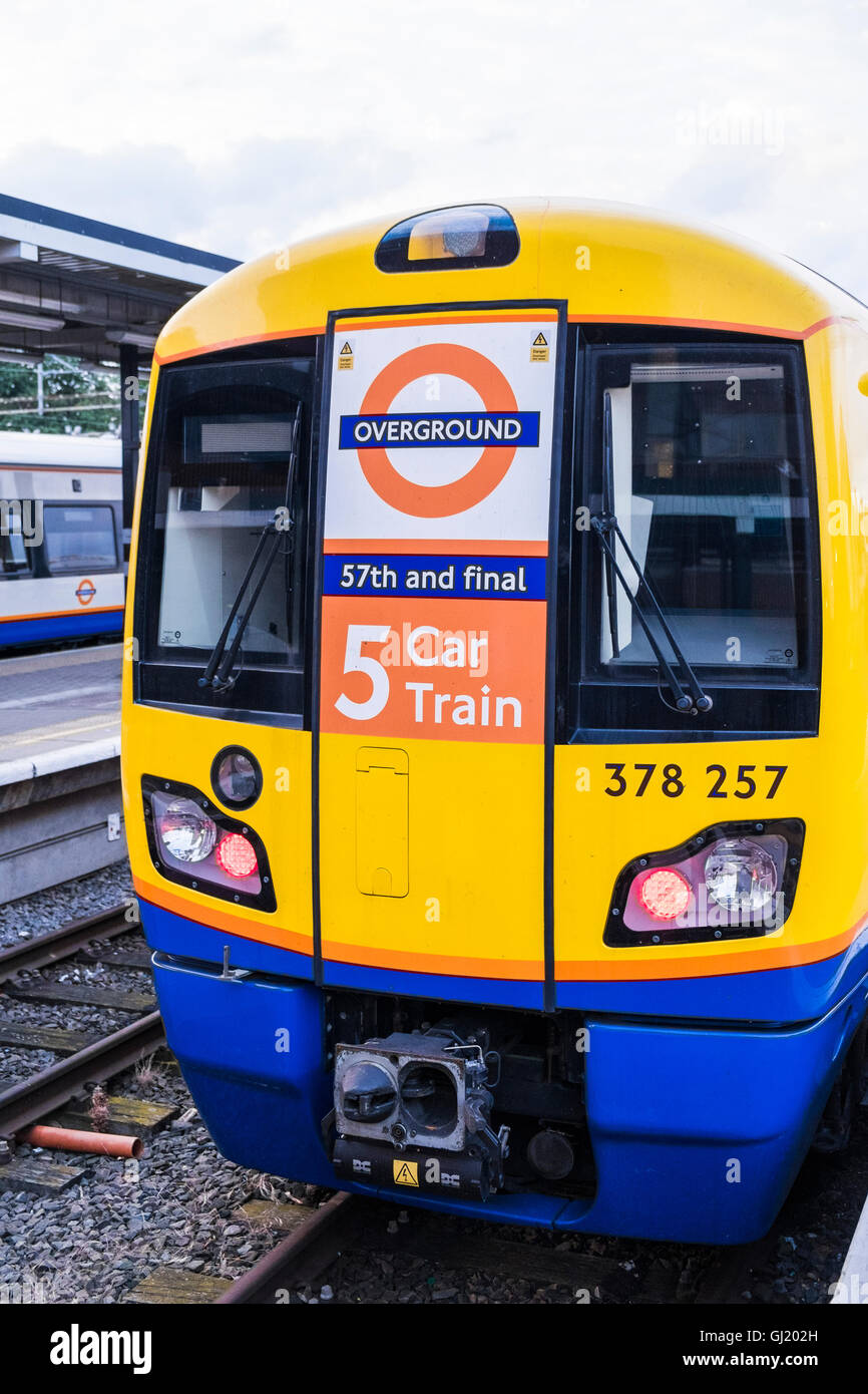 London Overground 5 Auto Bahnhof Watford Junction, Hertfordshire, England, Vereinigtes Königreich Stockfoto