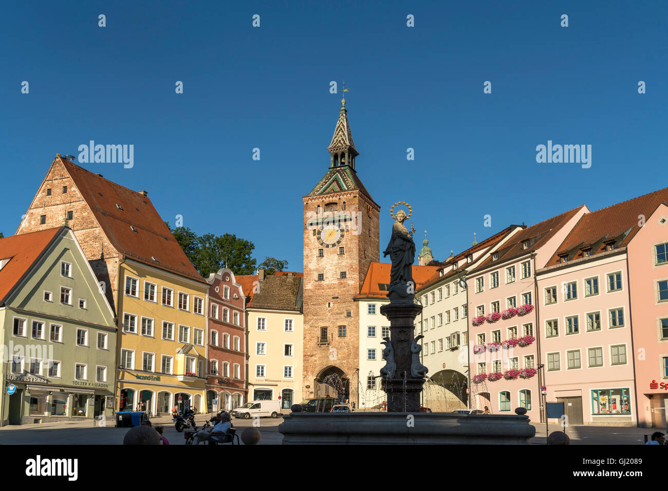 Hauptplatz der Altstadt mit Marias Brunnen und Turm Schmalzturm, Landsberg am Lech, Bayern, Deutschland Stockfoto