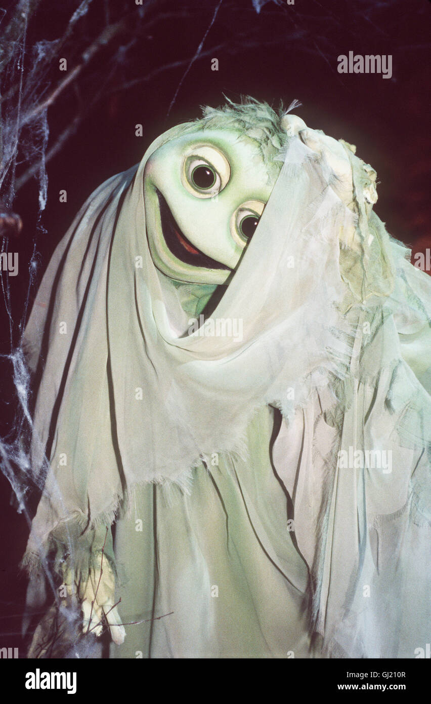 STERBEN GESPENSTER VON FLATTERFELS - KIKA 1500 Fritzchens Gespenstereltern Sind in Kaninchen Verwandelt. Eine Sozialversicherungsnummer Missglückten Zauber ist begeisterte Nicht Blumenfee Violetta, Seebahnhof Tom Schuld. Fritzchen Semesters es Erst Schön, Dann gesorgt Und reingeredet Aufregend. Bild: FRITZ VON FLATTERFELS Regie: Christine Krüger aka. 7. Ein Zaubertrank Mit Folgen Stockfoto