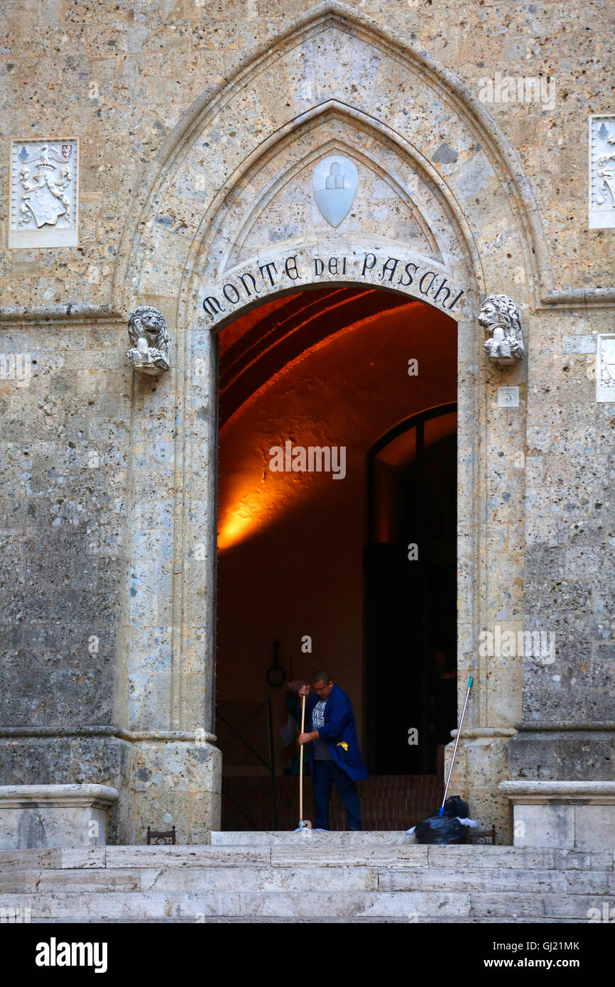 Monte dei Paschi di Siena Hauptsitz der Bank auf der Piazza Salimbeni in Siena, Italien Stockfoto